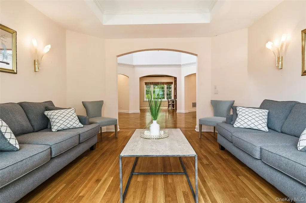 41 Evergreen Circle Manhasset NY 11030