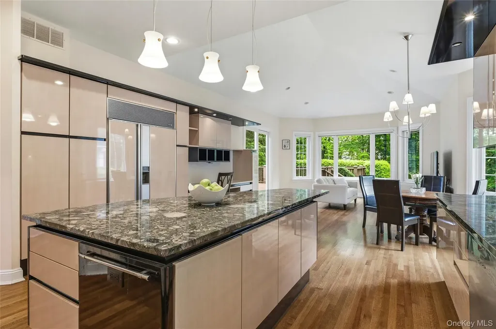 41 Evergreen Circle Manhasset NY 11030