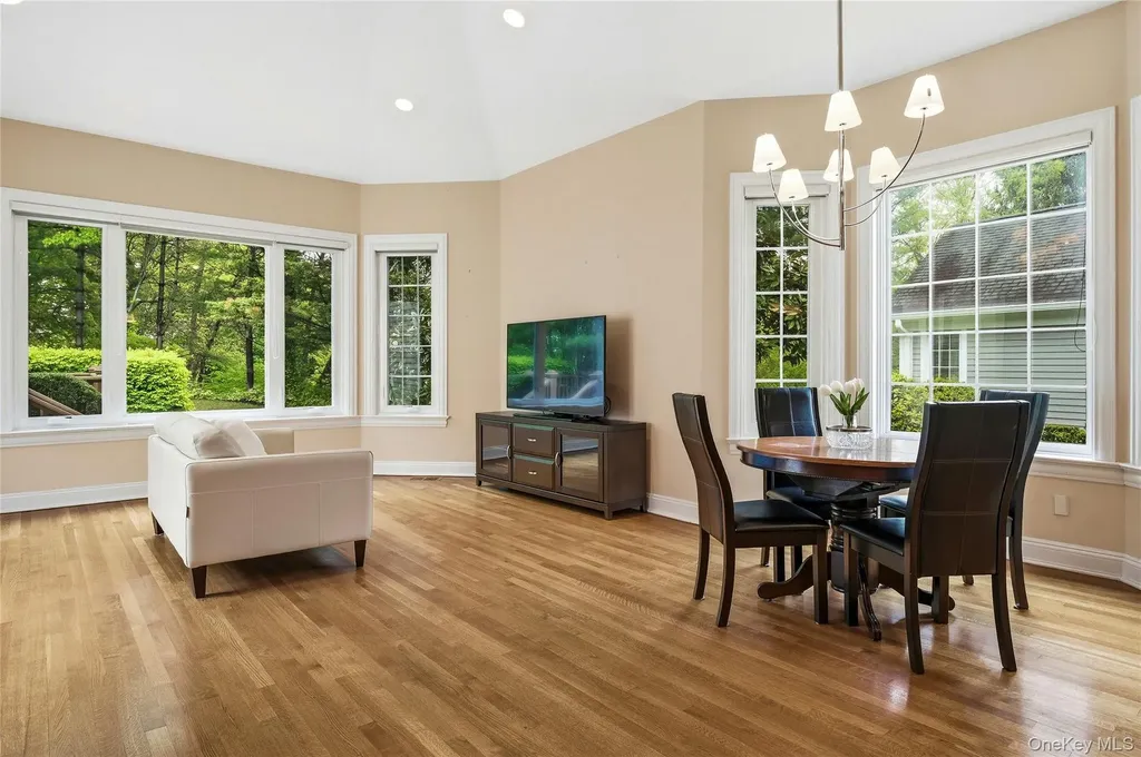 41 Evergreen Circle Manhasset NY 11030