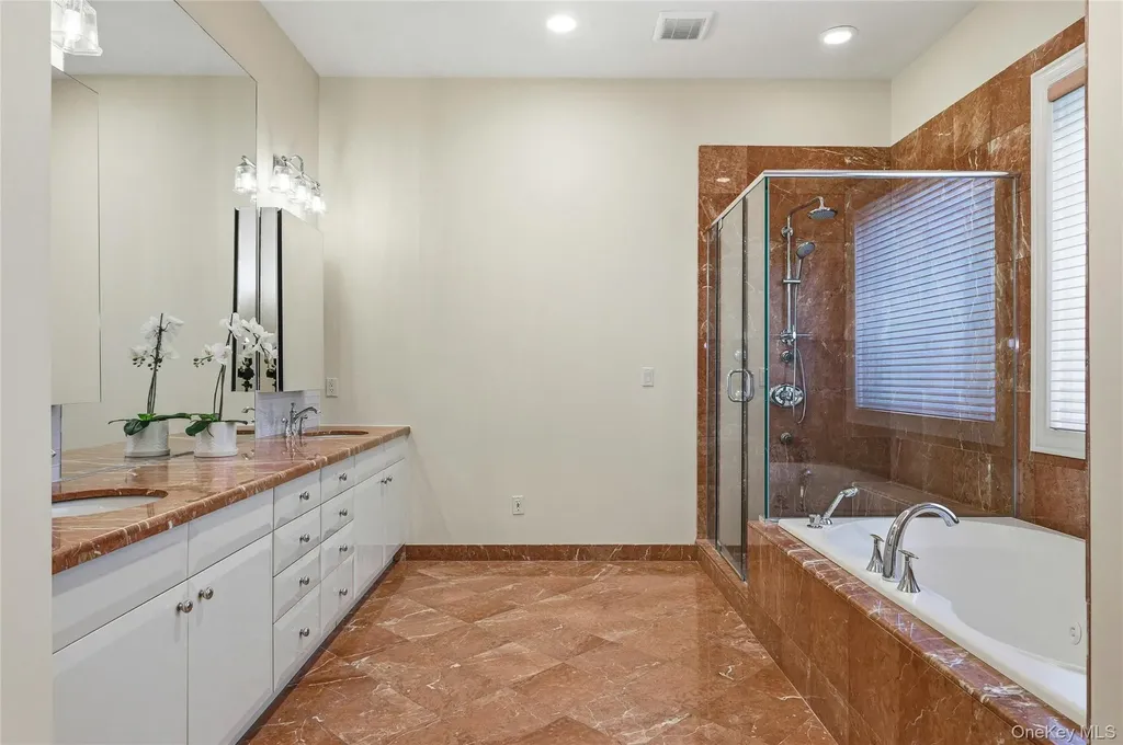 41 Evergreen Circle Manhasset NY 11030