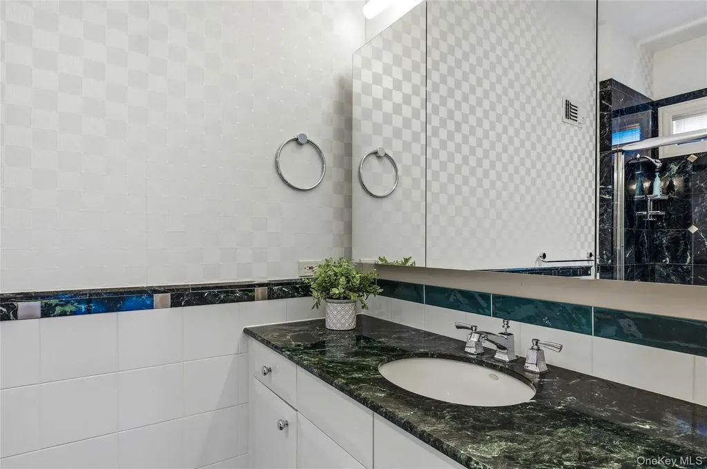 41 Evergreen Circle Manhasset NY 11030