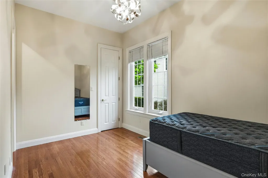 41 Evergreen Circle Manhasset NY 11030
