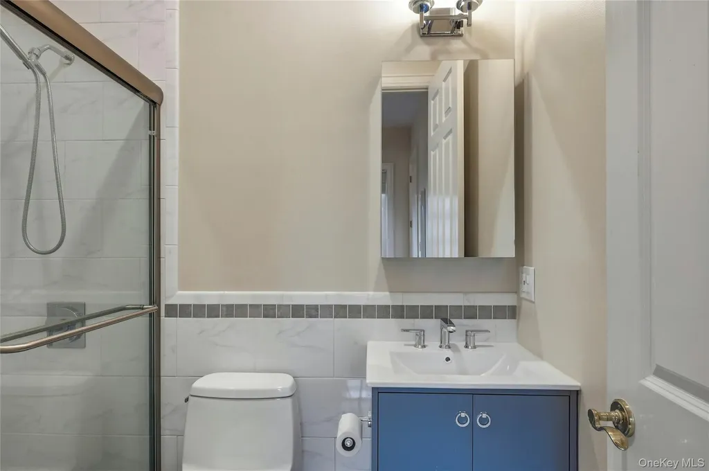 41 Evergreen Circle Manhasset NY 11030