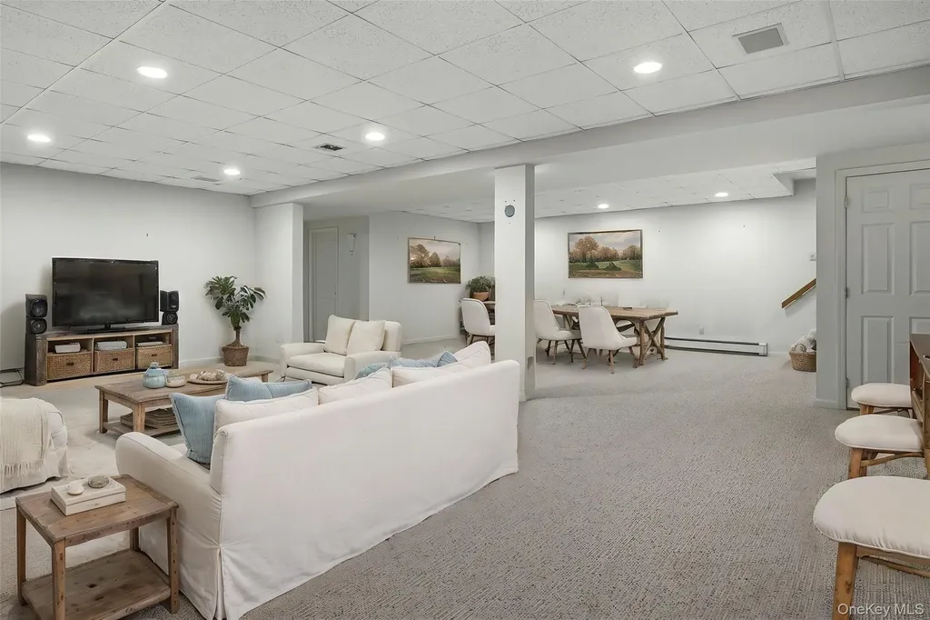 41 Evergreen Circle Manhasset NY 11030