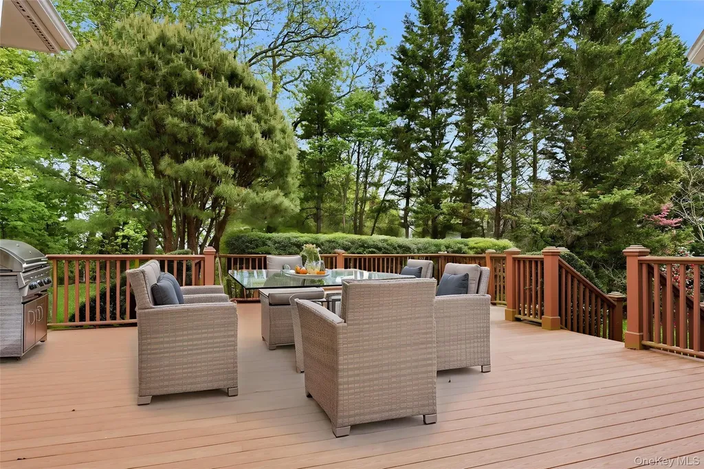41 Evergreen Circle Manhasset NY 11030