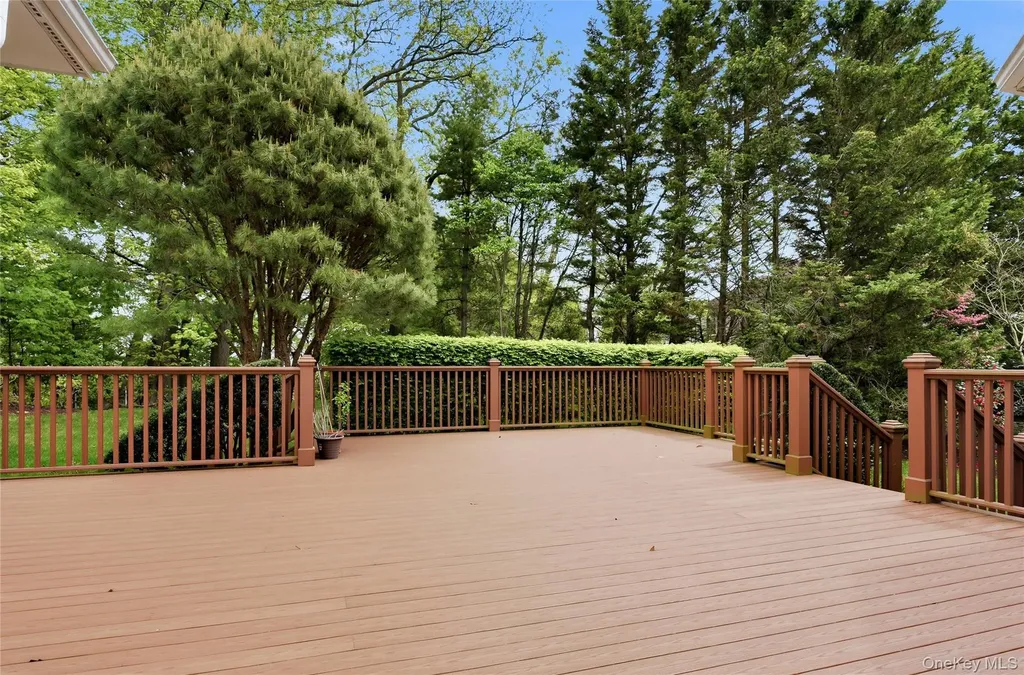 41 Evergreen Circle Manhasset NY 11030