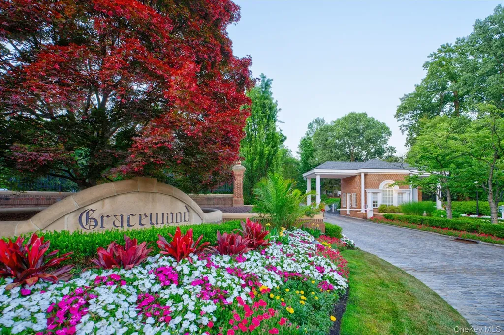 41 Evergreen Circle Manhasset NY 11030