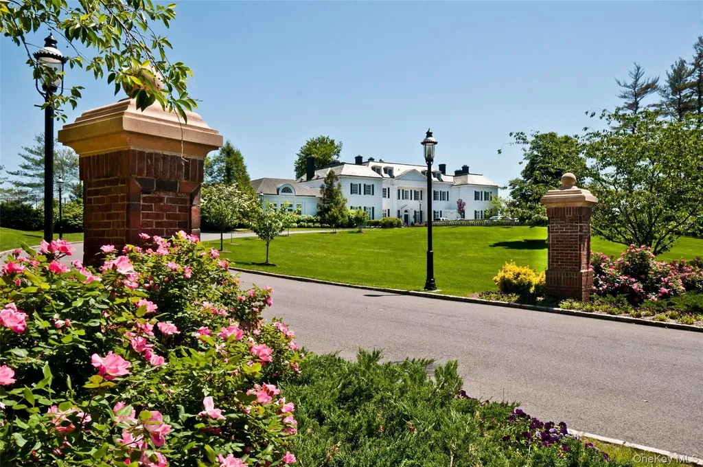 41 Evergreen Circle Manhasset NY 11030