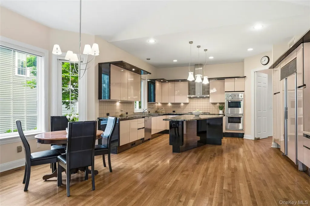 41 Evergreen Circle Manhasset NY 11030