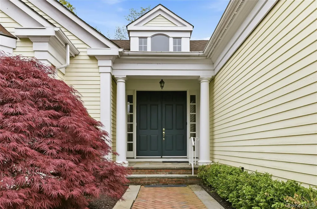 41 Evergreen Circle Manhasset NY 11030