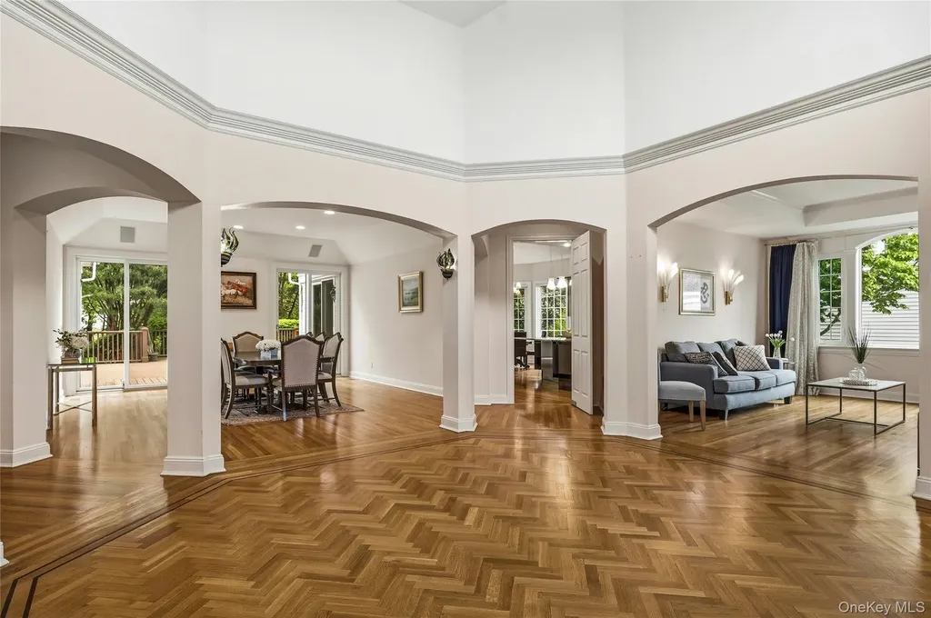 41 Evergreen Circle Manhasset NY 11030