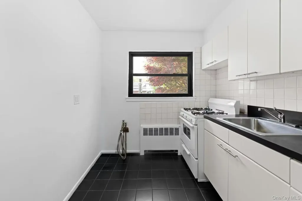 7632 Springfield Boulevard Oakland Gardens NY 11364