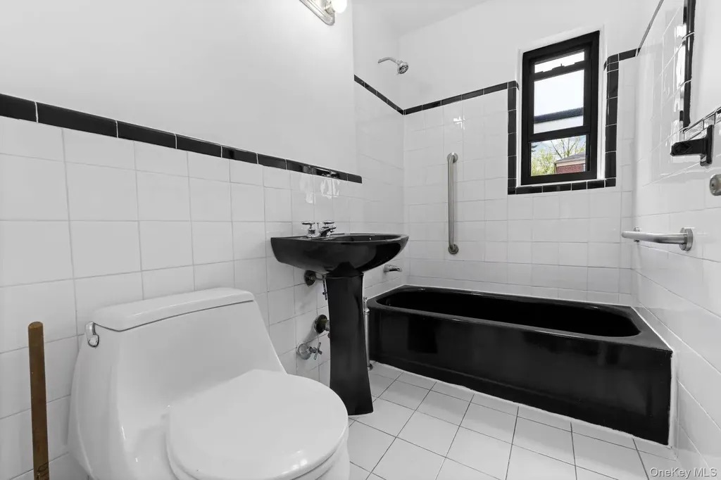7632 Springfield Boulevard Oakland Gardens NY 11364