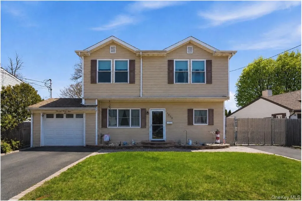 1433 Manatuck Boulevard Bay Shore NY 11706