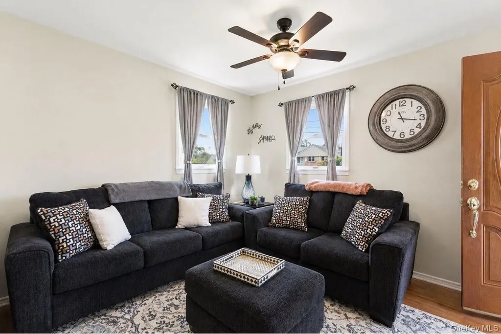 1433 Manatuck Boulevard Bay Shore NY 11706