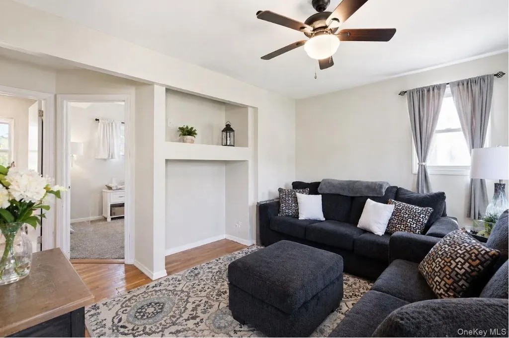 1433 Manatuck Boulevard Bay Shore NY 11706