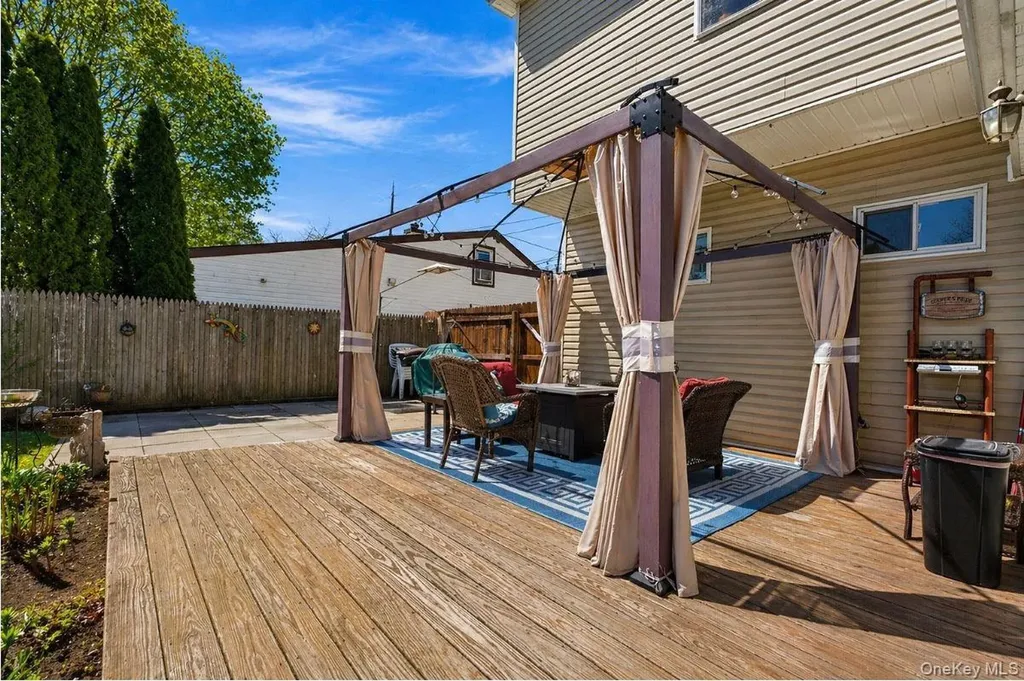 1433 Manatuck Boulevard Bay Shore NY 11706