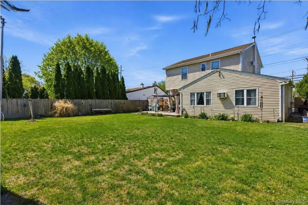 1433 Manatuck Boulevard Bay Shore NY 11706