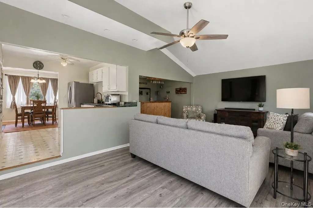 1433 Manatuck Boulevard Bay Shore NY 11706