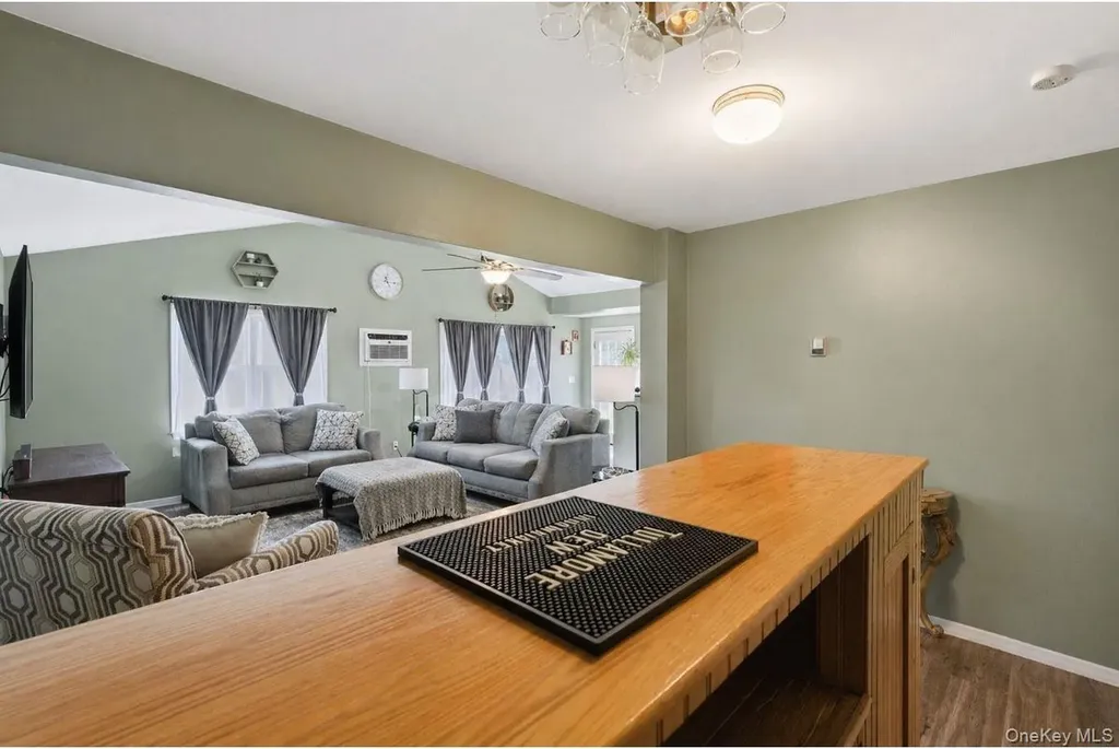 1433 Manatuck Boulevard Bay Shore NY 11706