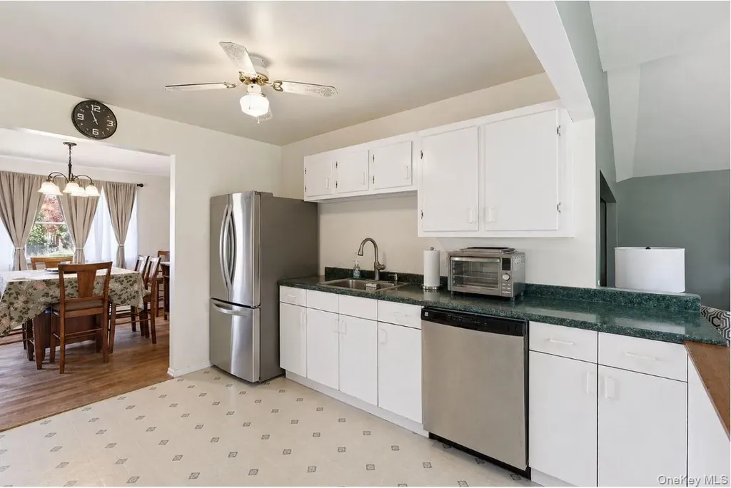 1433 Manatuck Boulevard Bay Shore NY 11706