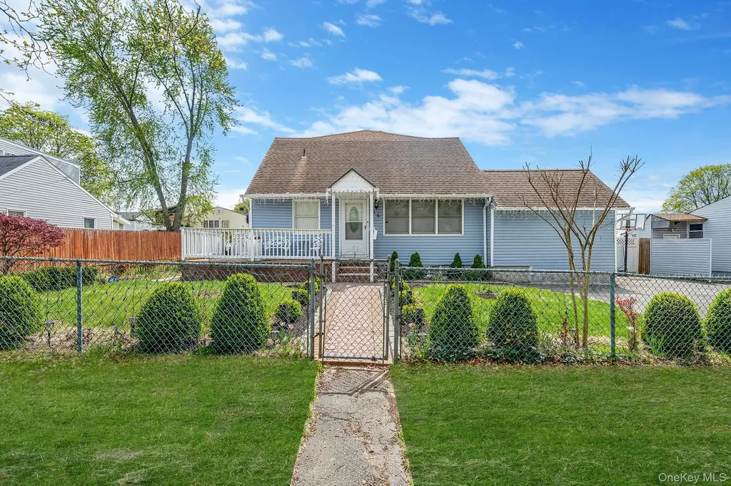 34 E Beech Street Central Islip NY 11722