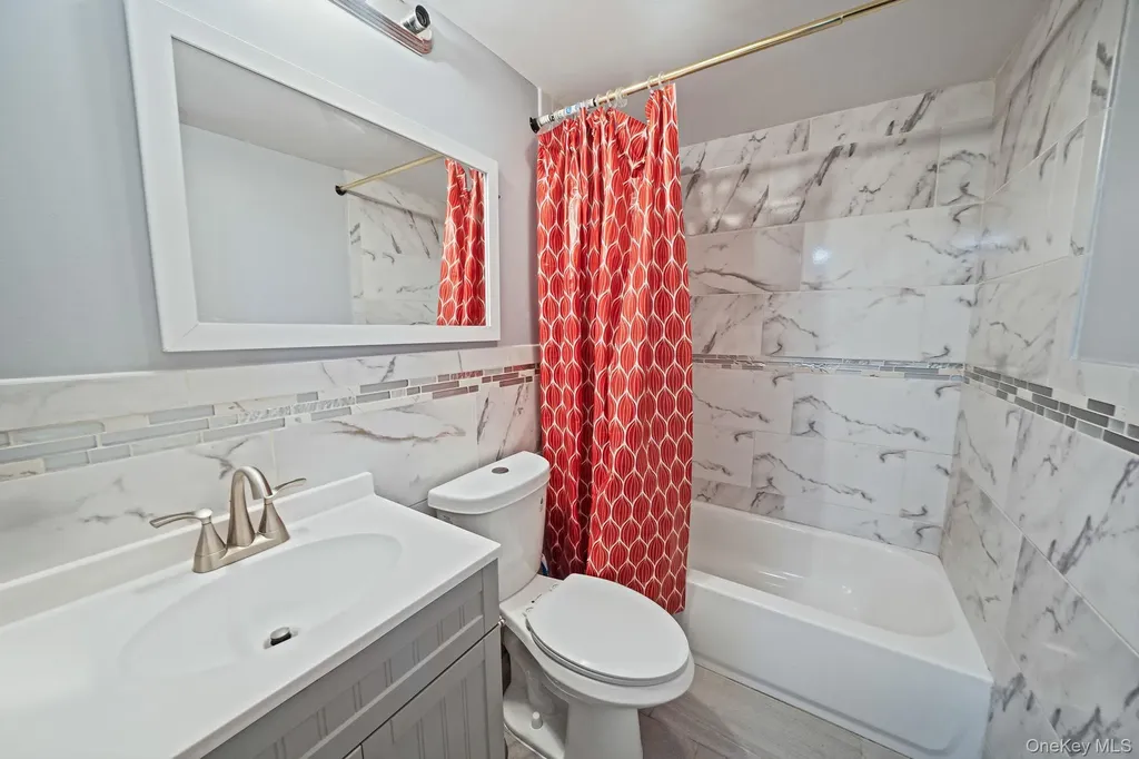 34 E Beech Street Central Islip NY 11722