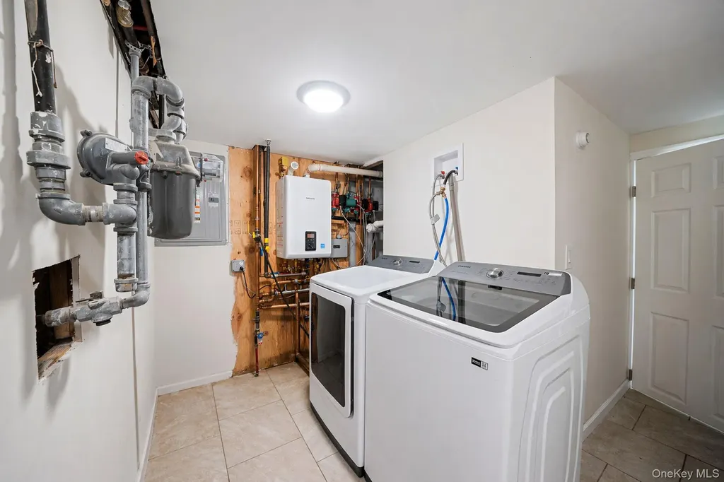 34 E Beech Street Central Islip NY 11722