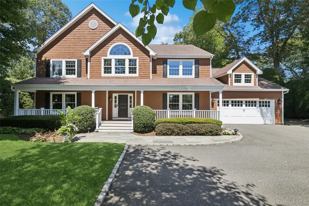 11 Cobblestone Court Centerport NY 11721