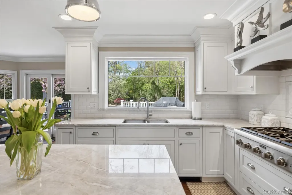 11 Cobblestone Court Centerport NY 11721