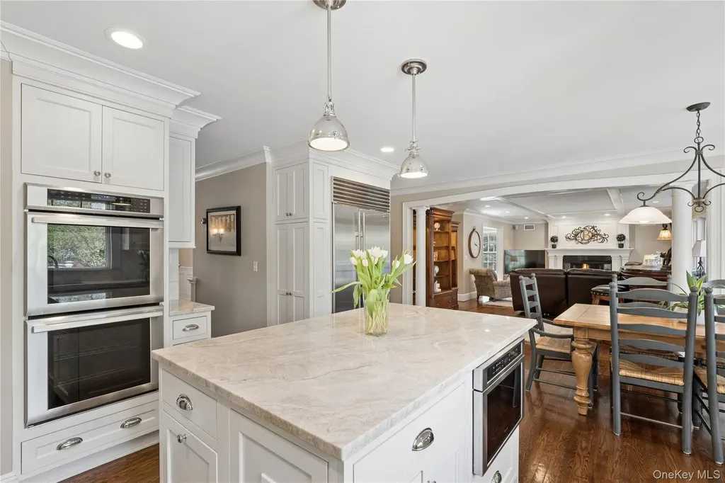 11 Cobblestone Court Centerport NY 11721