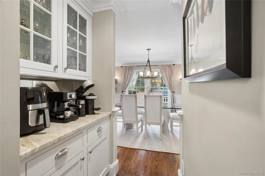 11 Cobblestone Court Centerport NY 11721