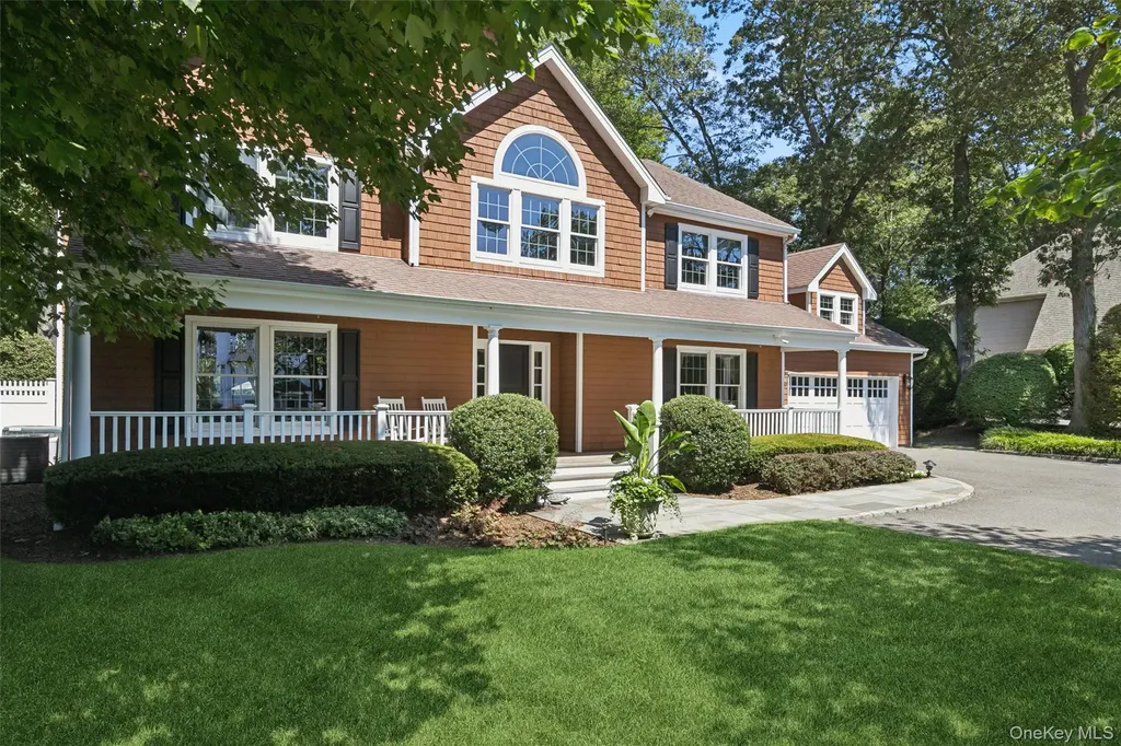 11 Cobblestone Court Centerport NY 11721