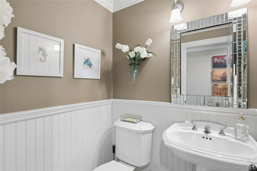 11 Cobblestone Court Centerport NY 11721