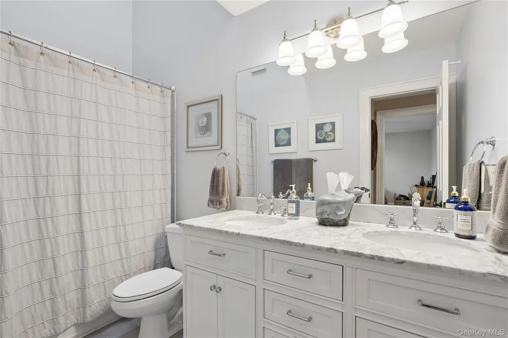 11 Cobblestone Court Centerport NY 11721