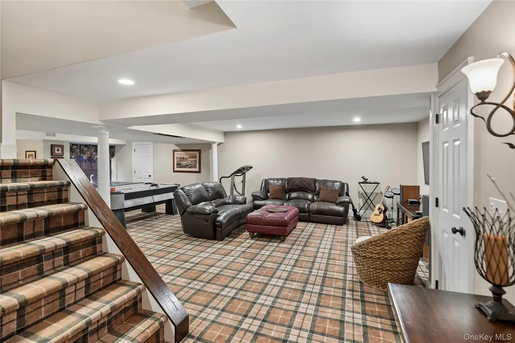 11 Cobblestone Court Centerport NY 11721