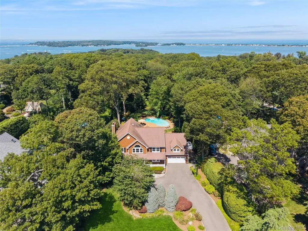11 Cobblestone Court Centerport NY 11721