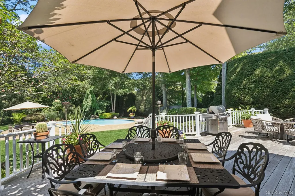 11 Cobblestone Court Centerport NY 11721