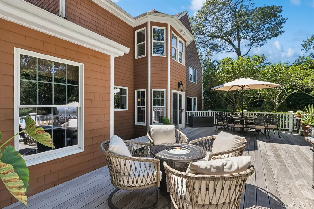 11 Cobblestone Court Centerport NY 11721