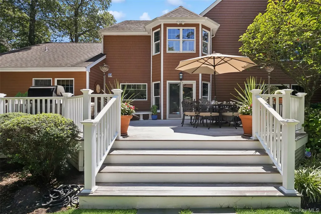 11 Cobblestone Court Centerport NY 11721