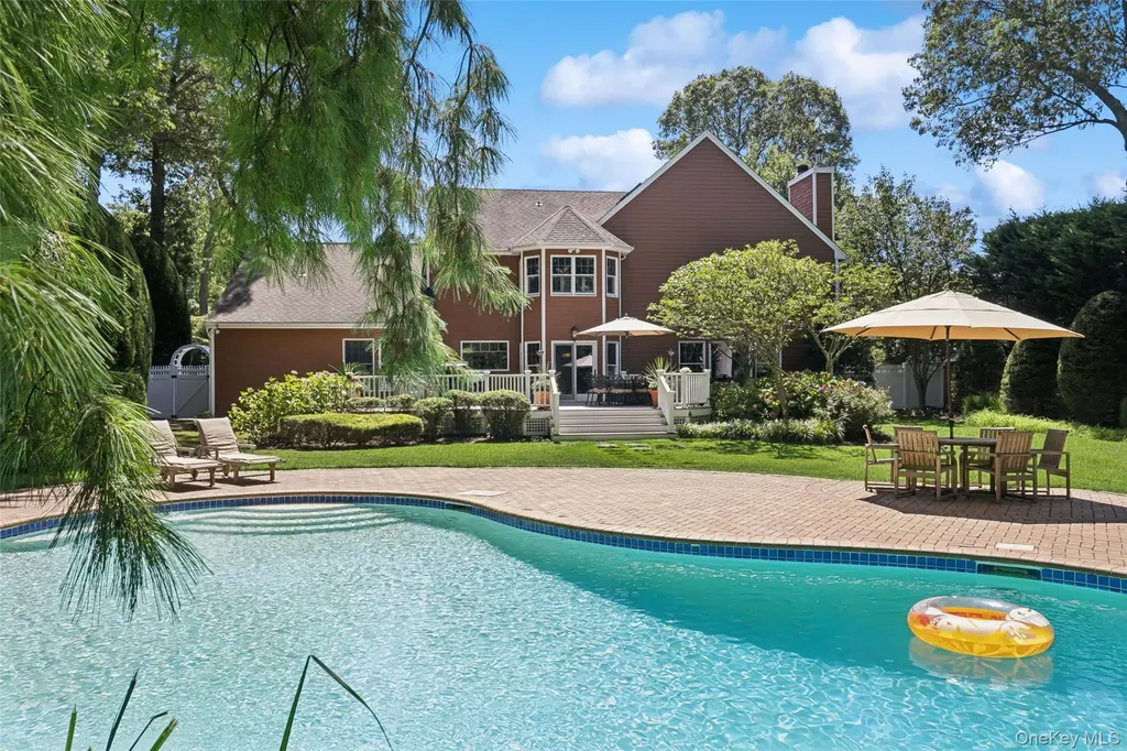 11 Cobblestone Court Centerport NY 11721