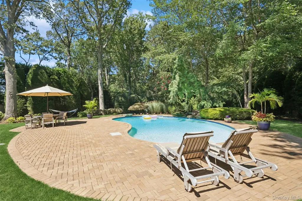 11 Cobblestone Court Centerport NY 11721