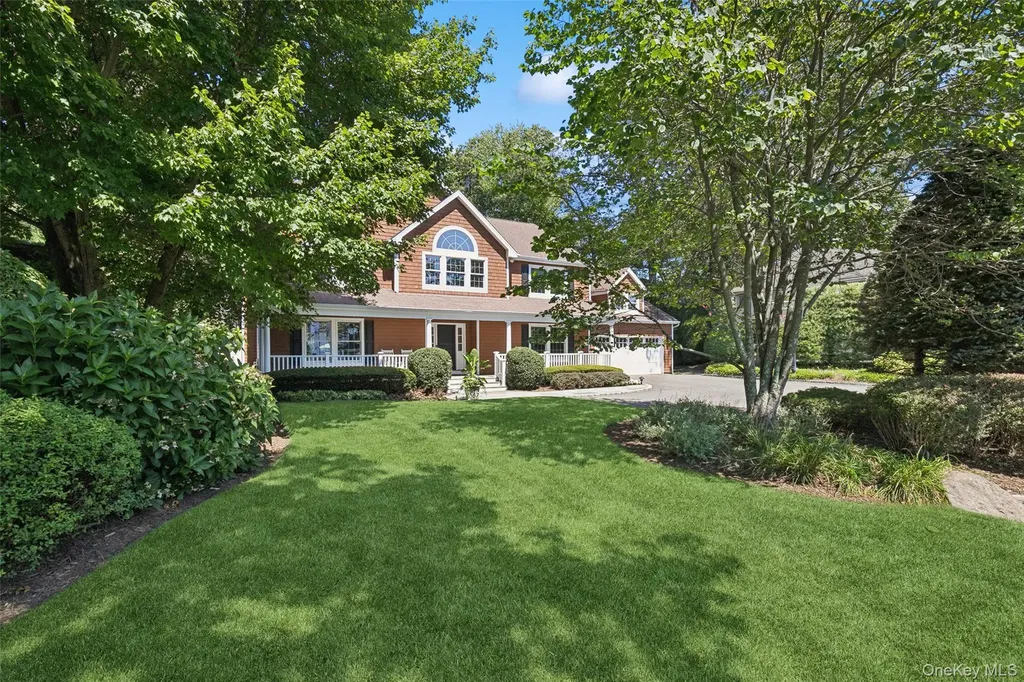 11 Cobblestone Court Centerport NY 11721