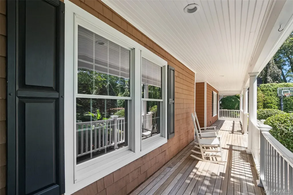 11 Cobblestone Court Centerport NY 11721