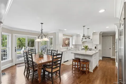 11 Cobblestone Court Centerport NY 11721