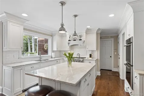 11 Cobblestone Court Centerport NY 11721