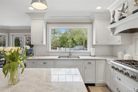 11 Cobblestone Court Centerport NY 11721