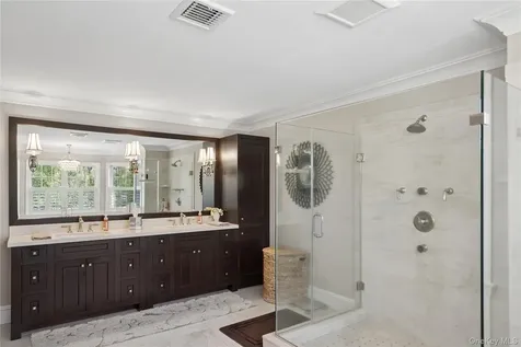 11 Cobblestone Court Centerport NY 11721