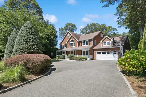 11 Cobblestone Court Centerport NY 11721