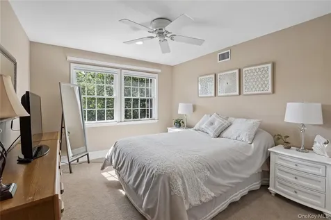 11 Cobblestone Court Centerport NY 11721
